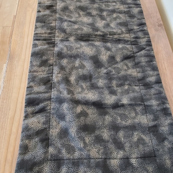 HANDMADE MIXED PRINT BLACK & RED TABLE RUNNER HALLOWEEN - Picture 9 of 12